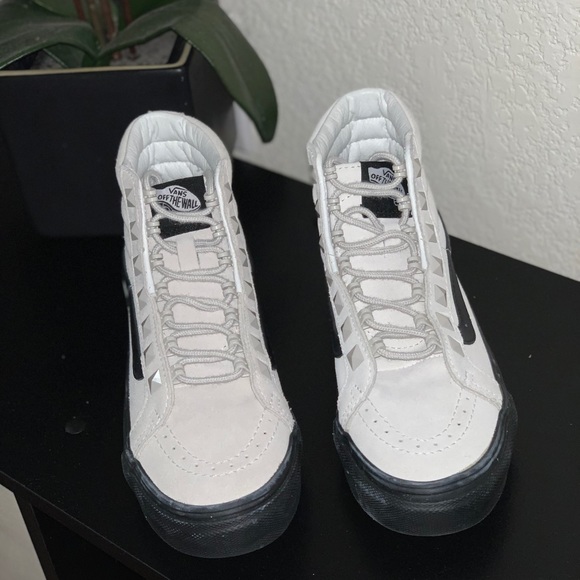 Sk8-hi marshmallow and Black men size 3.5 and women size 5.0 - Picture 2 of 5